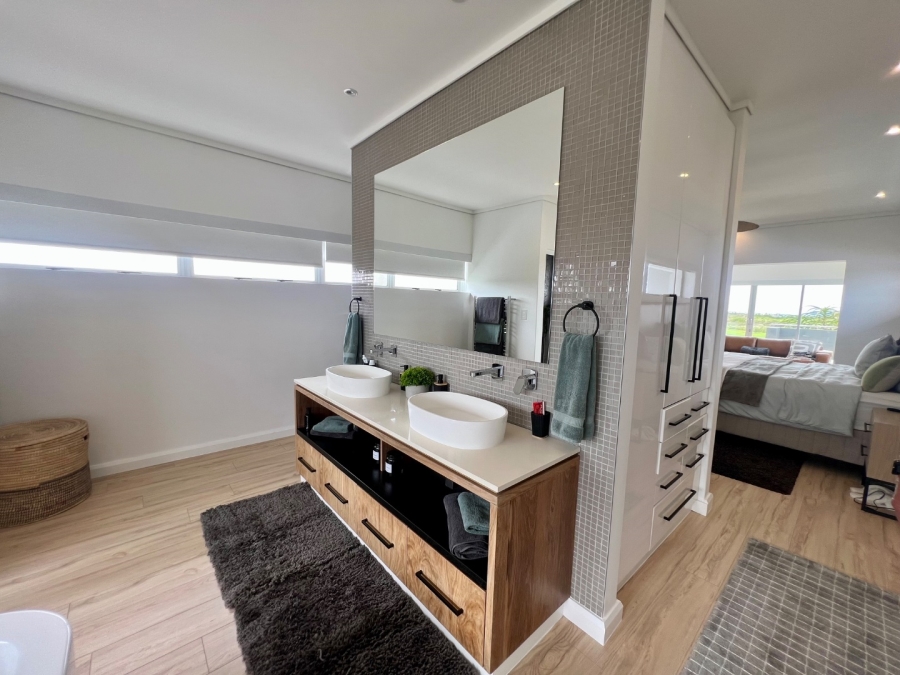 5 Bedroom Property for Sale in Oubaai Western Cape